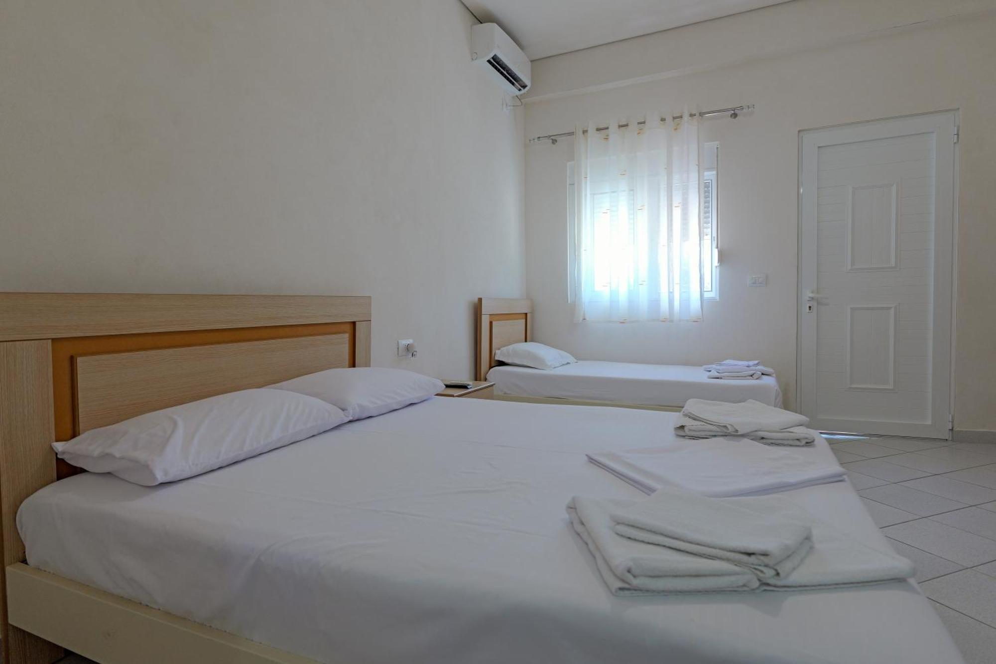 Flower Vila Sarande Ngoại thất bức ảnh